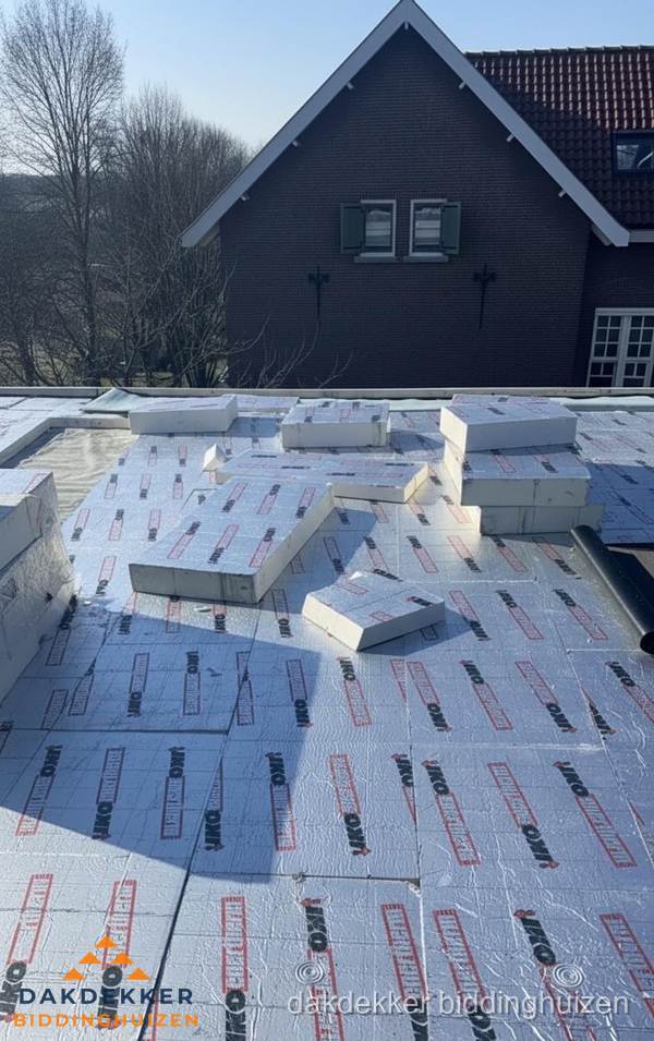 IKO PIR isolatieplaten op plat dak in Biddinghuizen