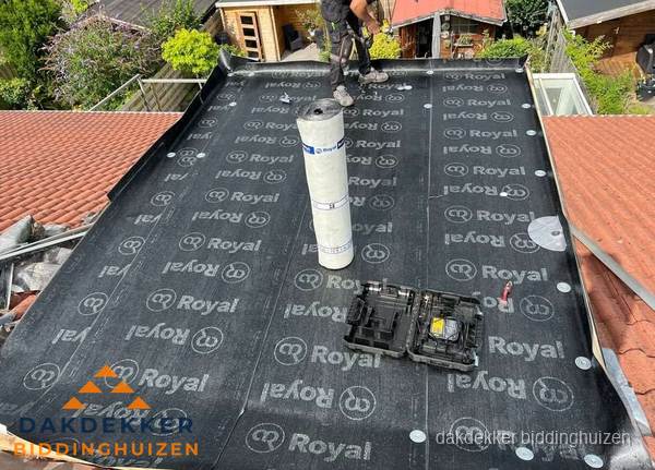 Dakrenovatie met Royal onderdak op plat dak in Biddinghuizen