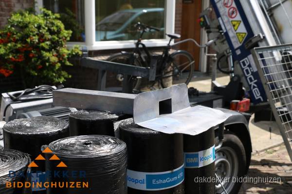 Dakbedekkingsmateriaal en dakgoot onderdelen in Biddinghuizen
