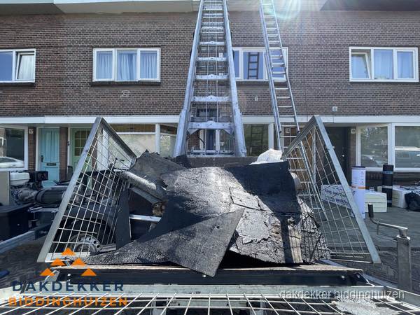 Kosten dakreparatie: dakschade aan flatgebouw in Biddinghuizen