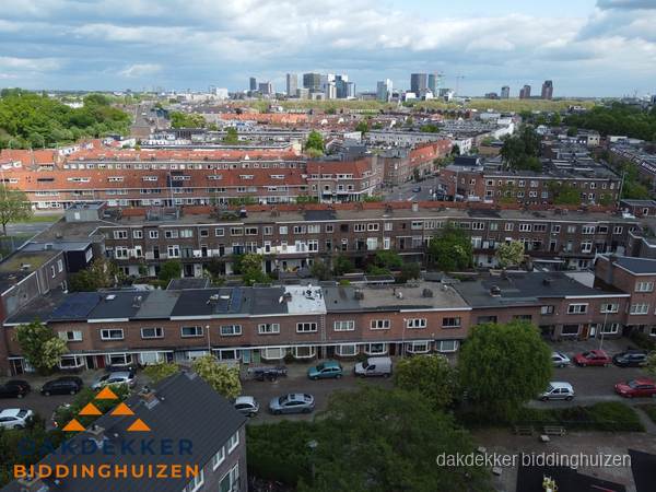 Luchtfoto van daken in woonwijk Biddinghuizen