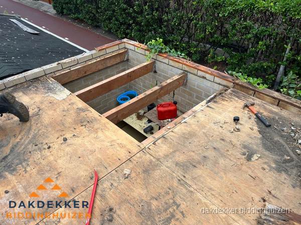 Plat dak vervangen met open constructie in Biddinghuizen
