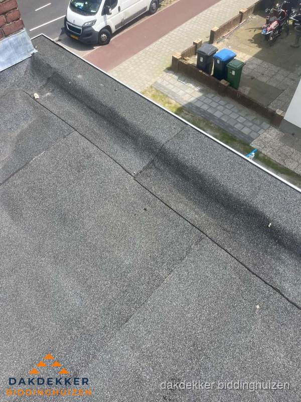 Kosten dakisolatie: plat dak met bitumen dakbedekking in Biddinghuizen
